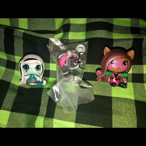 MONSTER HIGH MINI’s - Frankie Mermaid, Catty Noir Teddy + Clawdeen Super Ghoul! - Picture 2 of 6